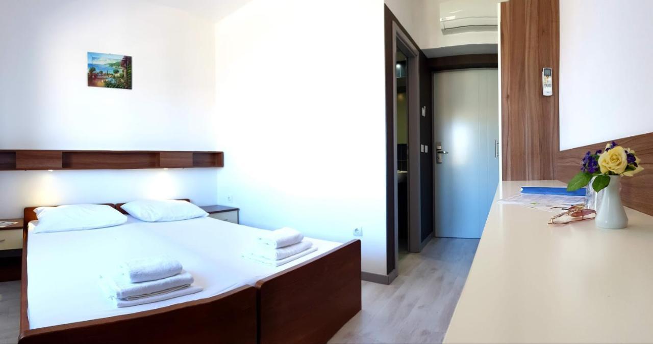 Hotel Oceanus Deny Pag Town Zewnętrze zdjęcie